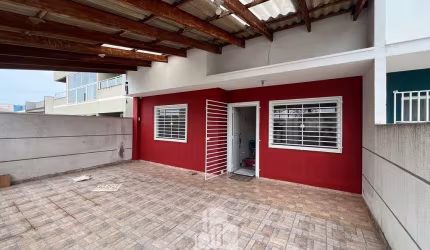 Casa 2 dormitórios a 350 metros do mar em Matinhos