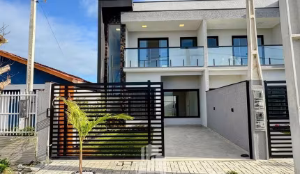 Sobrado 3 quartos, quadra mar em Praia de Leste