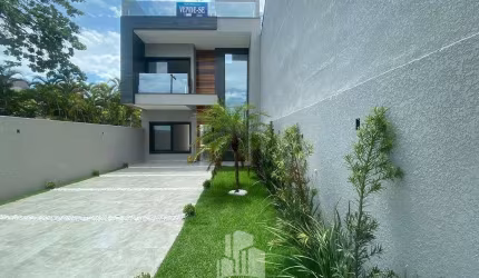 Sobrado Triplex frente mar em Pontal do Paraná