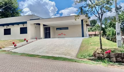 Casa à Venda no Condomínio Clube de Campo - Valinhos - SP