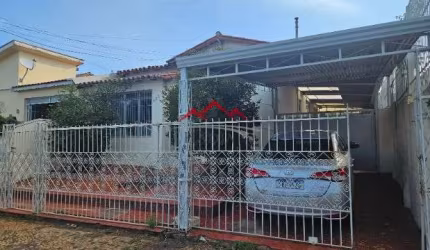 Casa Térrea com Amplo Terreno e ótima localização à Venda no Jardim Chapadão.