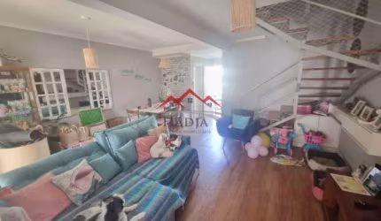 Casa em Condomínio para Venda e Locação - 3 Dormitórios com Área Gourmet