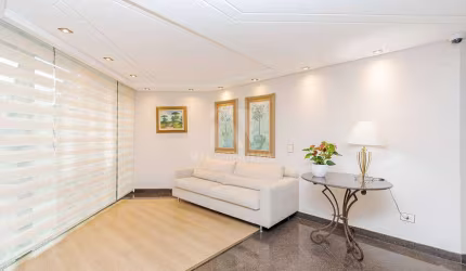 Apartamento mobiliado no Centro de Curitiba.