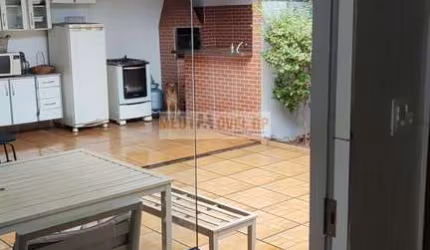 Casa à venda no bairro Independência - Ribeirão Preto/SP