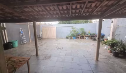QR1A -  Casa situada na melhor quadra da cidade !