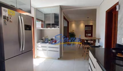 casa reformada, em estado de nova.