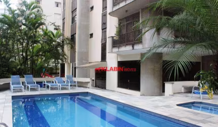 * Cobertura Triplex com 642m² de Área Privativa - 4 Suítes sendo uma Master com Closet e Hidromassagem - 6 Vagas de Garagem + Box - Piscina Privativa