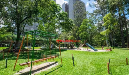 ** Apartamento de 3 Dormitórios sendo 1 Suíte com 2 Vagas de Garagem - 140m² de Área Privativa - Condomínio Clube com uma Área Verde Espetacular!! **