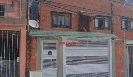 ** Sobrado de 3 Dormitórios sendo 1 Suíte com 2 Vagas de Garagem - Quintal - 100m² Terreno e 126m² de Área Construída - Boa Localização **