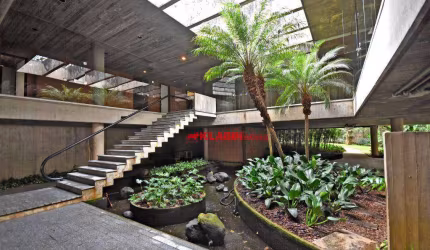 Casa Cidade Jardim a 11 minutos do Shopping Cidade Jardim -  976 área construída - 3100m área total - 4 dormitórios sendo 4 suítes - 7 banheiros - 10