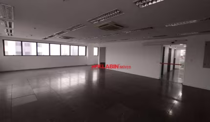 Conjunto comercial de 243m - 1 Sala - 2 banheiros - 6 vagas