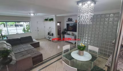 ** Lindo Sobrado de 3 Suítes com 3 Vagas de Garagem - 180m² de Área Construída - Excelente Localização com Fácil Acesso à Diversas Vias e Bairros **