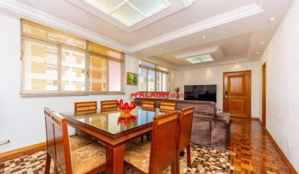 ** Lindo Apartamento de 4 Dormitórios sendo 1 Suíte com 3 Vagas de Garagem - 162m² de Área Privativa - 700m da Avenida Paulista e Metrô Brigadeiro **