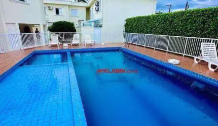 Belo Sobrado em Condomínio Fechado no Bairro Centro em Bertioga com 71m² de Área Construída - 2 Suítes e 2 Vagas de Garagem - Churrasqueira e Piscina
