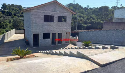 Galpão + Pátio com 1700m² de pátio e 300m² de Galpão (2000m² no Total) em Itaquaquecetuba (Estrada do Tronco) - ZEUC - Fácil Acesso à Dutra e Ayrton