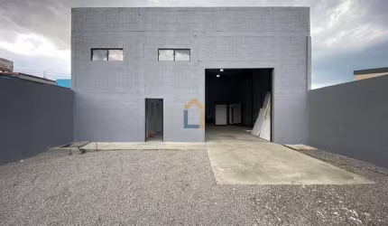 Barracão com 140m² no Atuba
