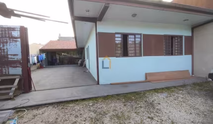 Casa com ponto comercial em Pinhais