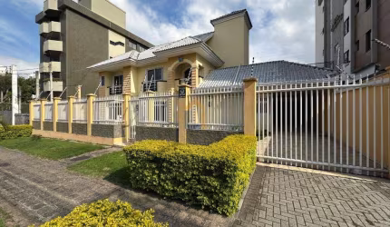 Sobrado com 350m² no bairro Alto da Glória