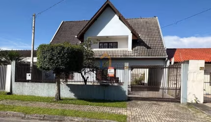 Sobrado com 270m² no bairro Capão da Embuia