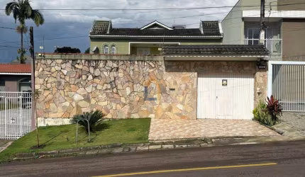Sobrado com 392m² no bairro Santa Quitéria