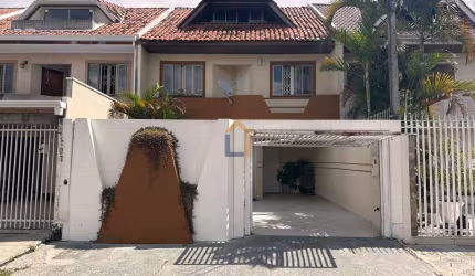 Sobrado com 161m² no bairro Guaíra