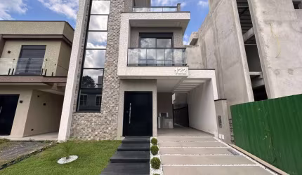 Sobrado com 146m² no bairro Umbara