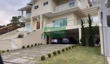 Sobrado á Venda em Condomínio Arujá-SP