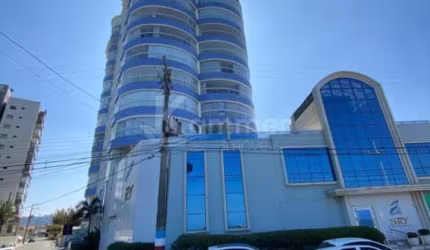 Apartamento frente mar a venda em Navegantes, 3 suítes mobiliado