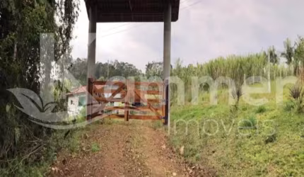 Chacará à venda em São João do Itaperiú, com 4 hectares de área total, possui lagoa e um galpão