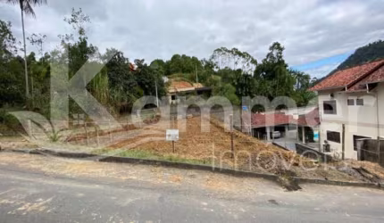 Terreno à venda no centro de Massaranduba, com 432m²
