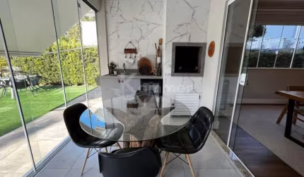 Casa no condomínio Praia Brava Horizontal com 4 suítes, 270m² privativos
