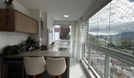 Apartamento mobiliado à venda em Itapema com 3 suítes