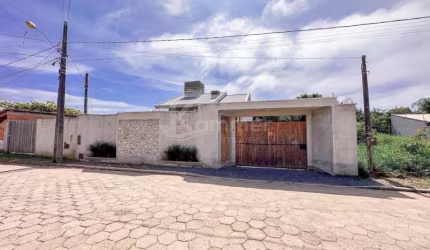Casa com 3 dormitórios sendo uma suíte a venda em Piçarras