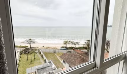 Cobertura de luxo pé na areia em Penha com piscina Privativa