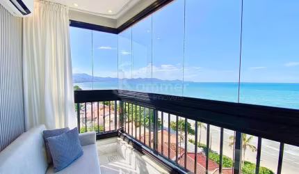Apartamento frente mar,  finamente mobiliado, equipado e decorado. Pronto para morar à venda no Edifício Grand Palais em Porto Belo, com 165m²