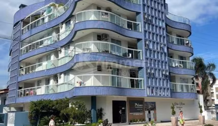 Apartamento Cobertura na Praia de Bombas na Cidade de Bombinhas-SC, com 245m², 3 suítes e piscina privativa.