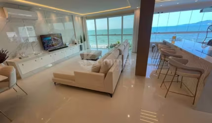 Apartamento de frente pro mar em meia praia, itapema.