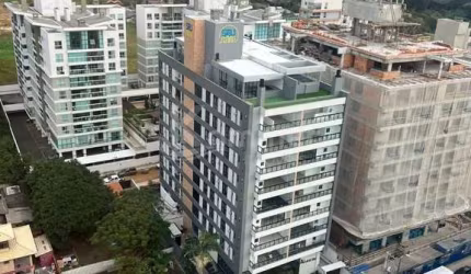 Apartamento com 3 suítes a venda na praia Brava