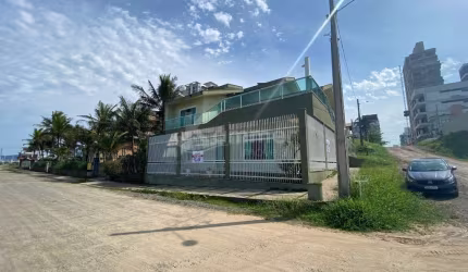 Casa frente mar com 6 dormitórios a venda em Piçarras