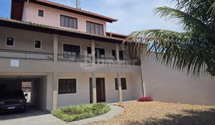 Imperdível! Casa de 5 quartos e 2 suítes na Armação, Penha-SC, com 308m² e 4 vagas de garagem.