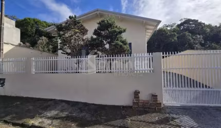 Casa à venda em Penha-SC, bairro Santa Lídia: 3 quartos, 1 suíte, 1 sala, 2 banheiros, 5 vagas de garagem, 160m².