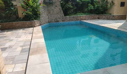 Uma quadra da praia da Enseada
