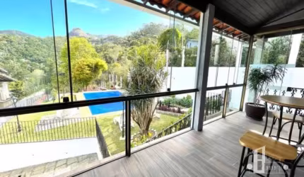CASA DUPLEX À VENDA NA CIDADE DE TERESÓPOLIS RJ