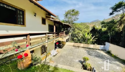 Casa à venda em Teresópolis-RJ, Parque do Imbui: 3 quartos, 2 suítes, 1 sala, 6 banheiros, 4 vagas, 400m².