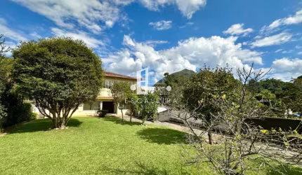 CASA À VENDA NA CIDADE DE TERESÓPOLIS RJ