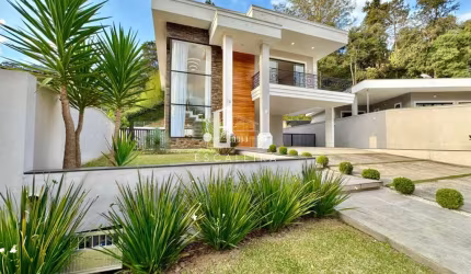 CASA À VENDA NA CIDADE DE TERESÓPOLIS RJ