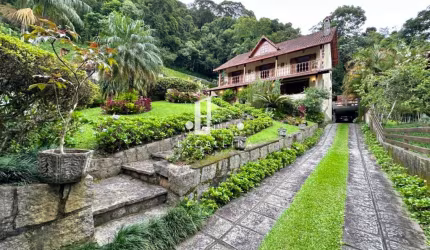Magnífica Casa em Condomínio à Venda em Teresópolis-RJ, Bairro Carlos Guinle  5 Quartos, 1 Suíte, 2 Salas, 4 Banheiros, 6 Vagas, 322m².