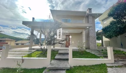 CASA DUPLEX À VENDA NA CIDADE DE TERESÓPOLIS RJ