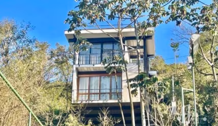 CASA MODERNA EM CONDOMÍNIO À VENDA NA CIDADE DE TERESÓPOLIS RJ