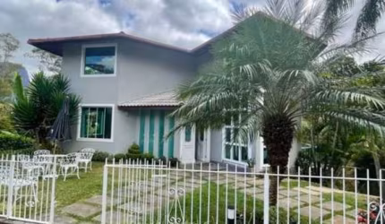 CASA EM CONDOMÍNIO À VENDA NA CIDADE DE TERESÓPOLIS RJ